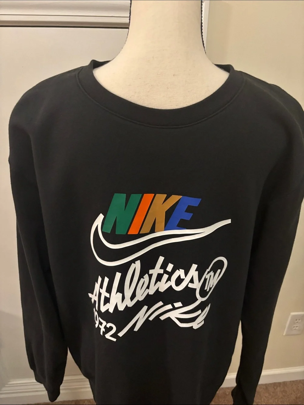 Nike Black Crewneck Sweatshirt with Multicolor Logo size Large